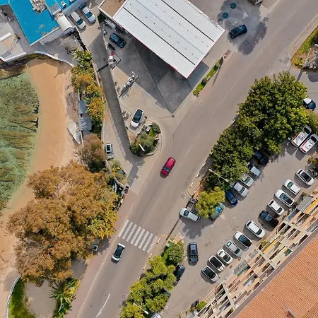 شقة Refait A Neuf, Proche Et Centre Ville- Ajaccio-parc Berthaut *