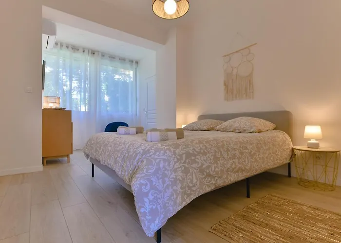 Refait A Neuf, Proche Et Centre Ville- Ajaccio-parc Berthaut Apartment