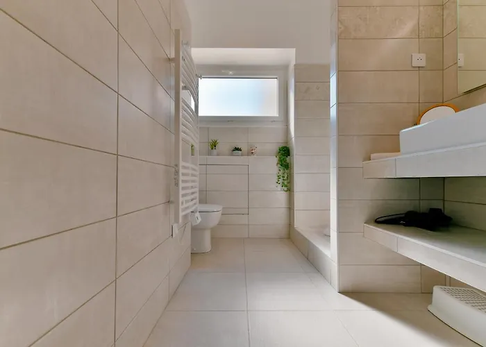 Appartement Refait à Neuf, Proche Et Centre Ville- Ajaccio-parc Berthaut