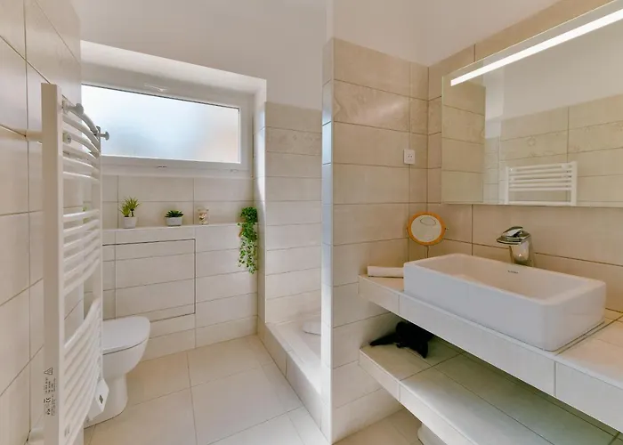 Refait A Neuf, Proche Et Centre Ville- Ajaccio-parc Berthaut Apartment *